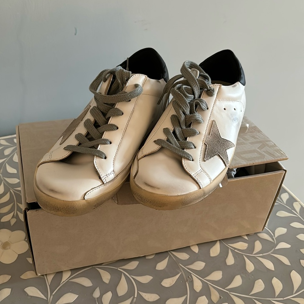 Golden Goose Sneakers BRAND NEW NEVER WORN